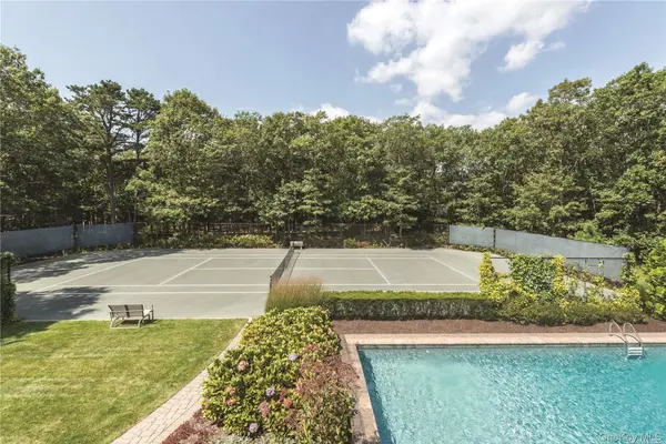 37 Arbutus RD, Quogue, NY 11959