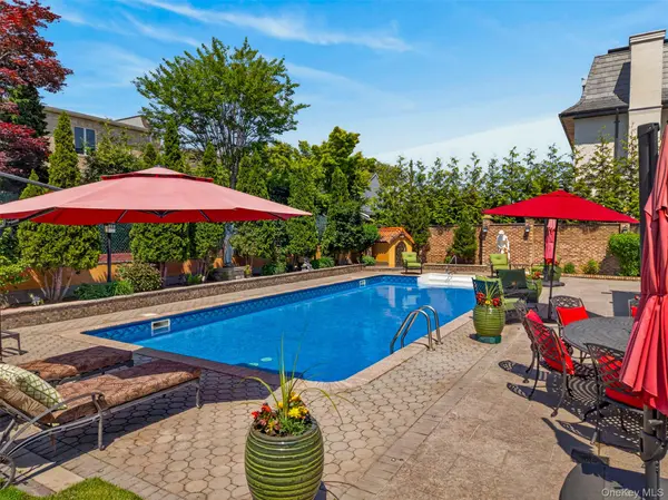162-25 Cryders LN, Whitestone, NY 11357