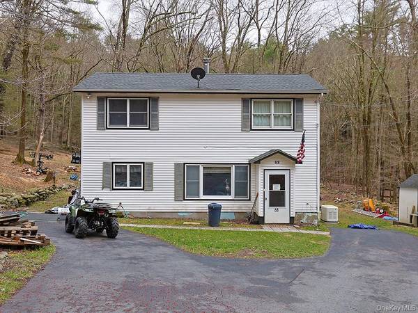 68 Kennel RD, Cuddebackville, NY 12729