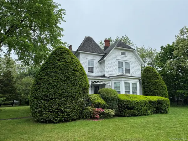 454 Main ST, Center Moriches, NY 11934