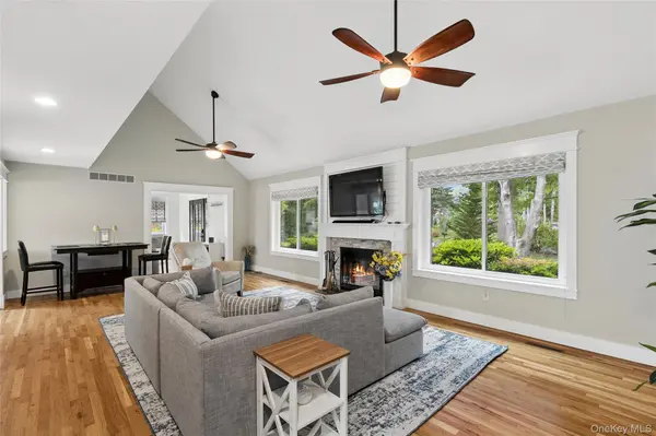 7 Eileen CIR, Jamesport, NY 11947