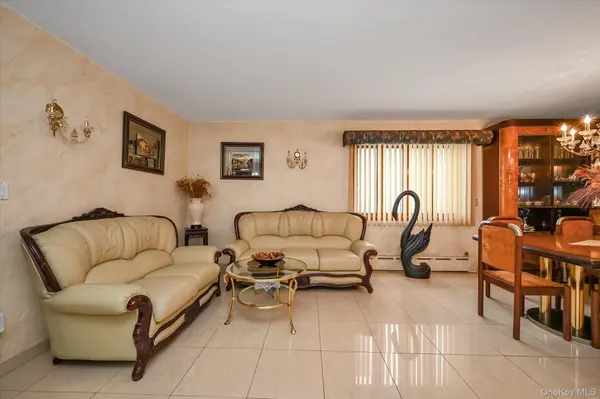 33-22 208th ST, Bayside, NY 11361