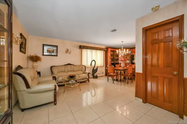 33-22 208th ST, Bayside, NY 11361