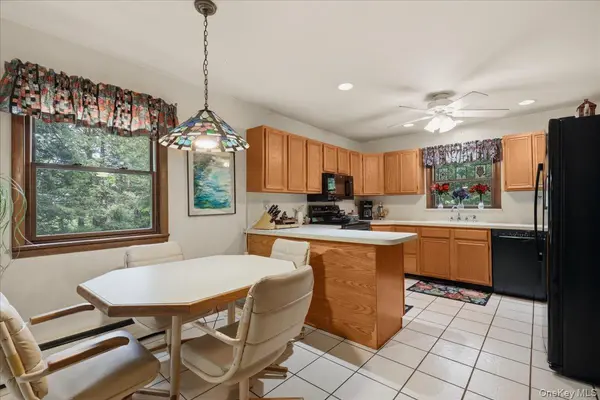 17 Galloway LN, Cortlandt Manor, NY 10567