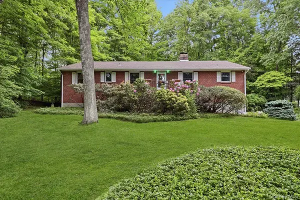 17 Galloway LN, Cortlandt Manor, NY 10567