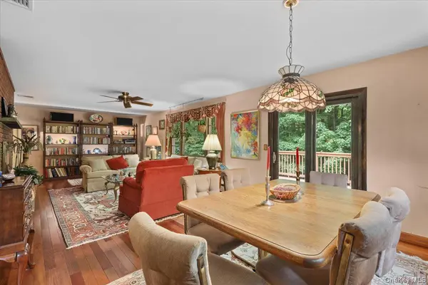 17 Galloway LN, Cortlandt Manor, NY 10567
