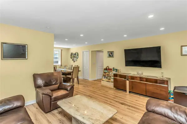 253-01 61st AVE #UPPER, Little Neck, NY 11362