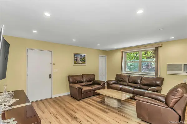 253-01 61st AVE #UPPER, Little Neck, NY 11362