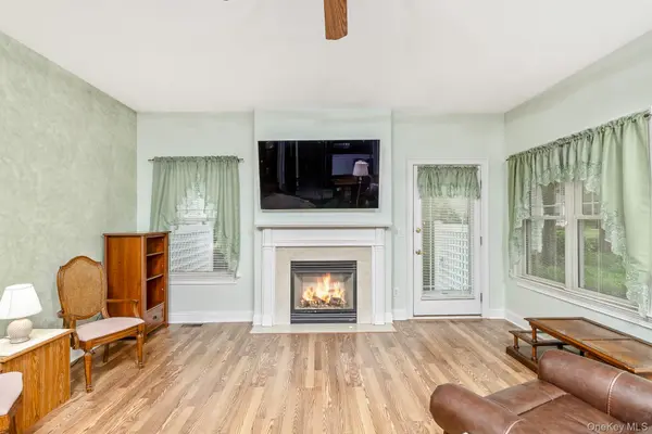 45 Oak RUN, Stony Brook, NY 11790