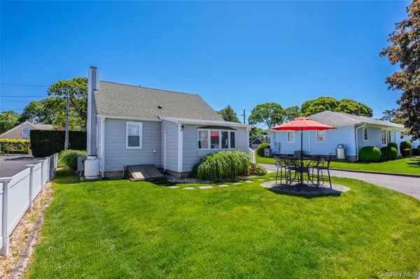 83 Beach RD, Aquebogue, NY 11901
