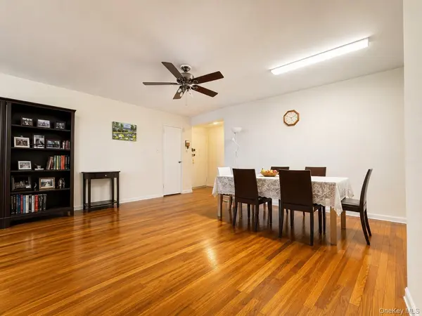 60-11 Broadway #5T, Woodside, NY 11377