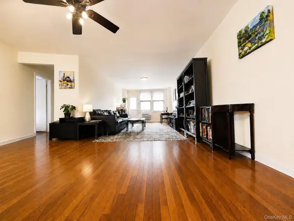 60-11 Broadway #5T, Woodside, NY 11377