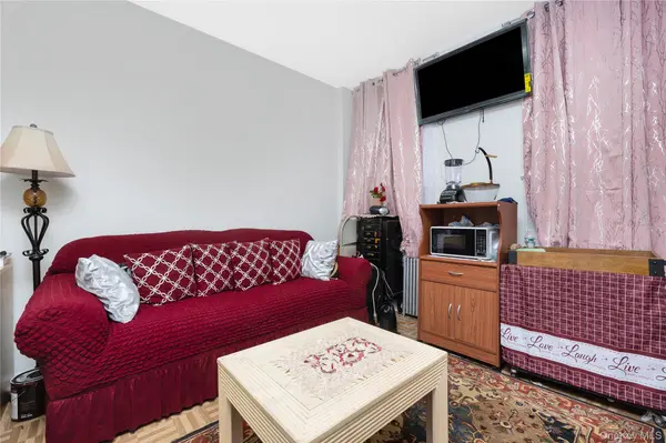 125-12 18th AVE, College Point, NY 11356