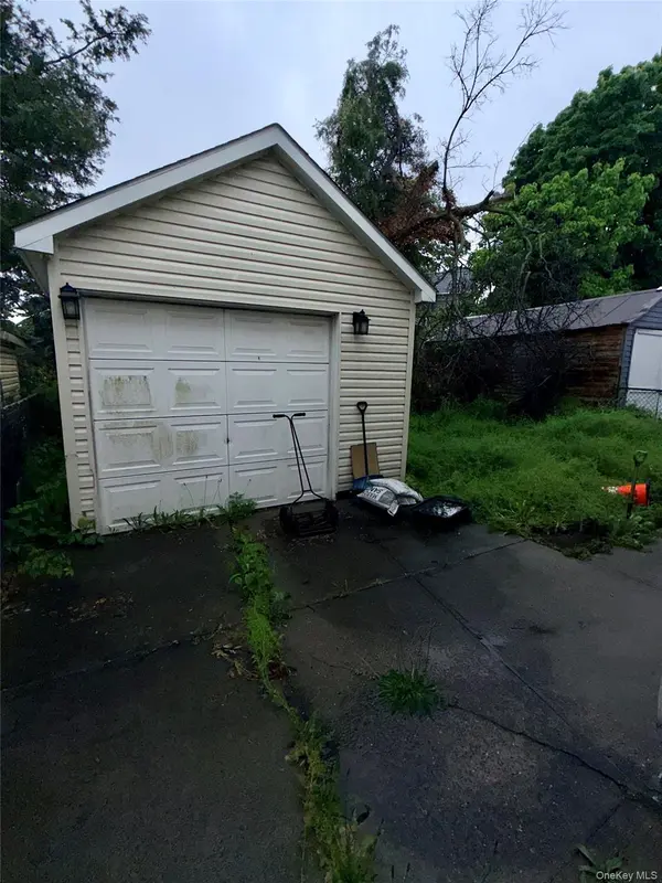 9922 193rd ST, Hollis, NY 11423