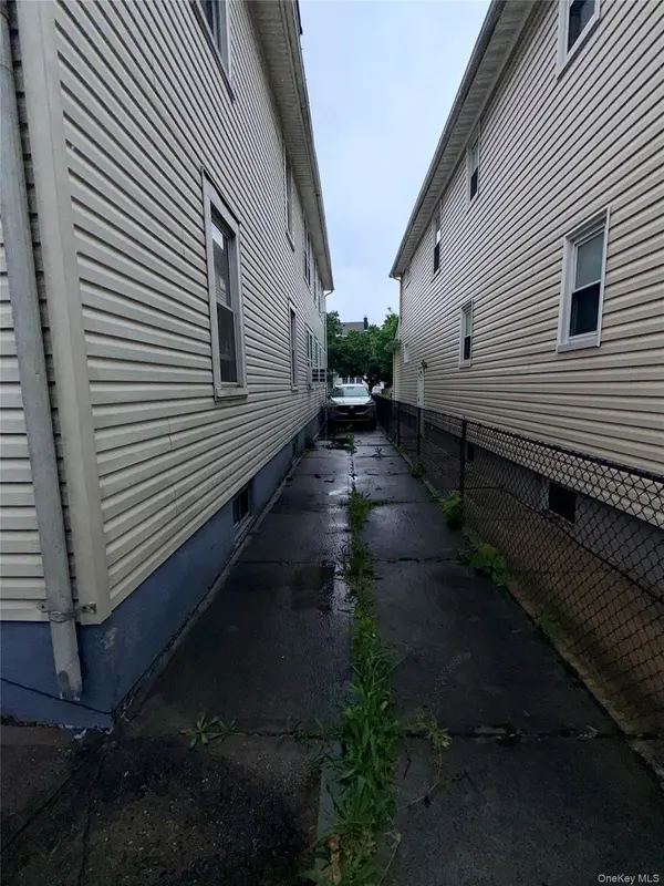 9922 193rd ST, Hollis, NY 11423