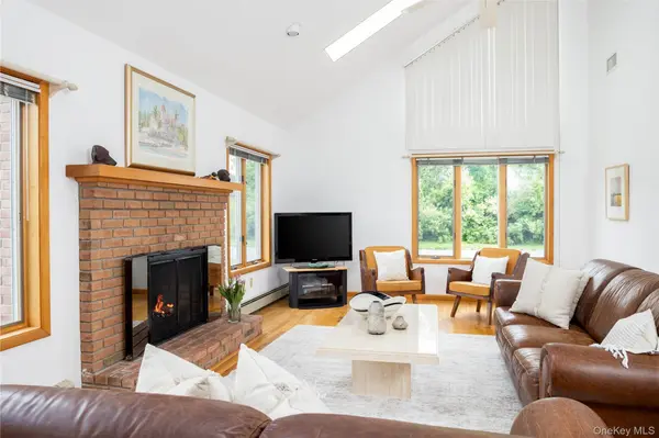 100 Bayberry LN, Southold, NY 11971