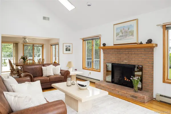 100 Bayberry LN, Southold, NY 11971