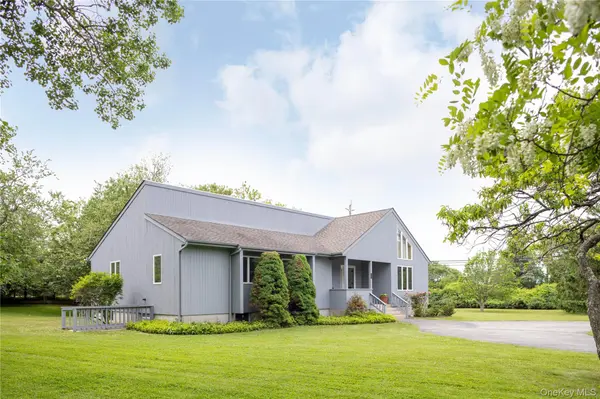 100 Bayberry LN, Southold, NY 11971