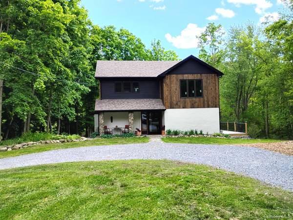 17 Gretna Hill RD, Pleasant Valley, NY 12569