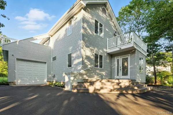 100 manor LN, Jamesport, NY 11901