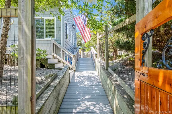 70 Bungalow WALK, Ocean Beach, NY 11770