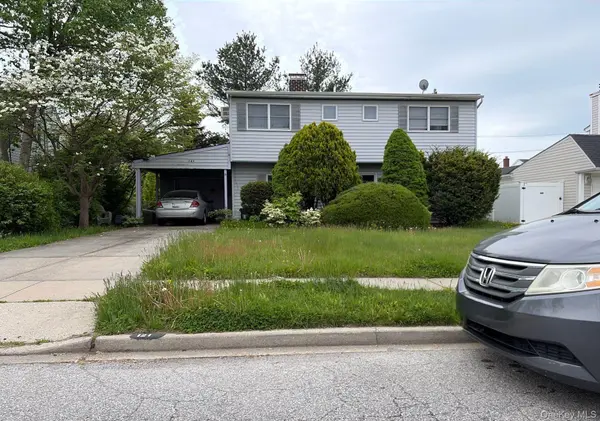 121 Farmedge RD, Levittown, NY 11756