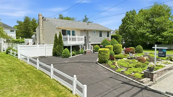 661 Shore DR, Oakdale, NY 11769