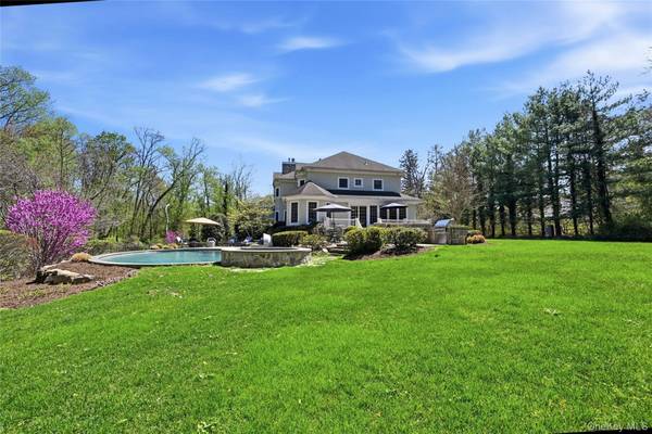 5 Mill RD, Lloyd Harbor, NY 11743