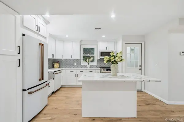 17 Tatterson ST, Roslyn, NY 11576