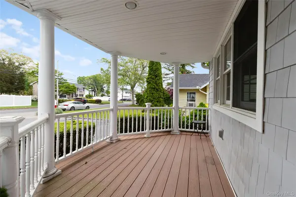 1414 Illinois AVE, Bay Shore, NY 11706