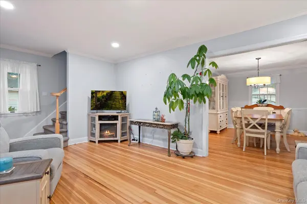 51 Marvin ST, Patchogue, NY 11772