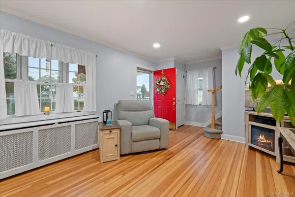 51 Marvin ST, Patchogue, NY 11772