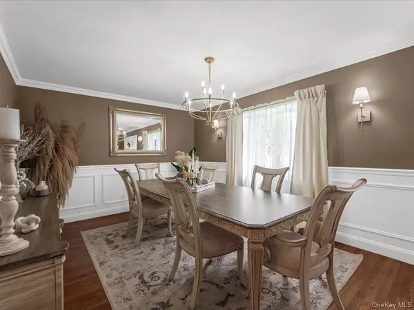 56 Columbine AVE, Merrick, NY 11566
