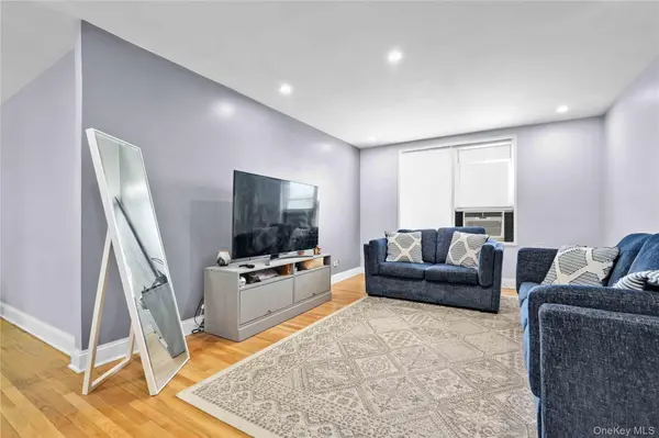 33-44 93rd #3S, Jackson Heights, NY 11372