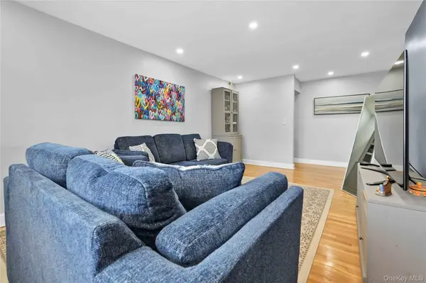 33-44 93rd #3S, Jackson Heights, NY 11372