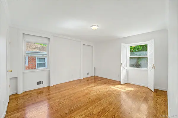 71-11 169th ST, Fresh Meadows, NY 11365