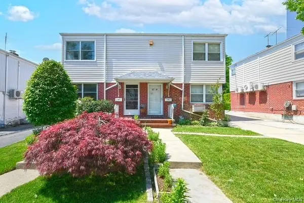 6720 211th ST, Oakland Gardens, NY 11364