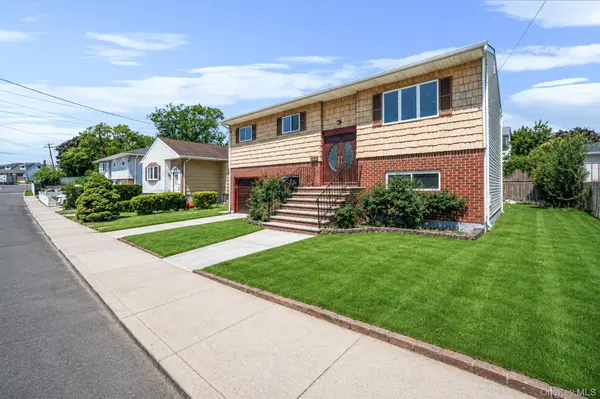 242 Roquette AVE, Floral Park, NY 11001