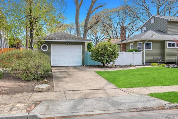 1492 Garden ST, East Meadow, NY 11554