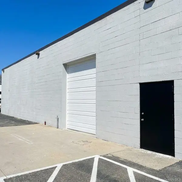 194-204 N Fehr WAY #Unit 194D, Bay Shore, NY 11706