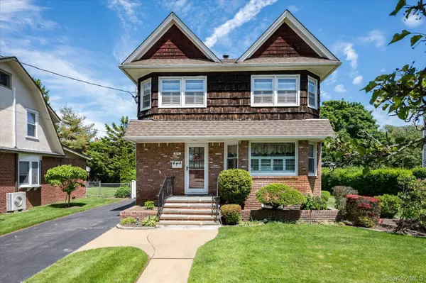 311 Locust AVE, Freeport, NY 11520