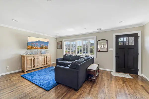 2821 Colonial AVE, Merrick, NY 11566