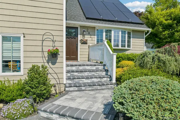 2821 Colonial AVE, Merrick, NY 11566