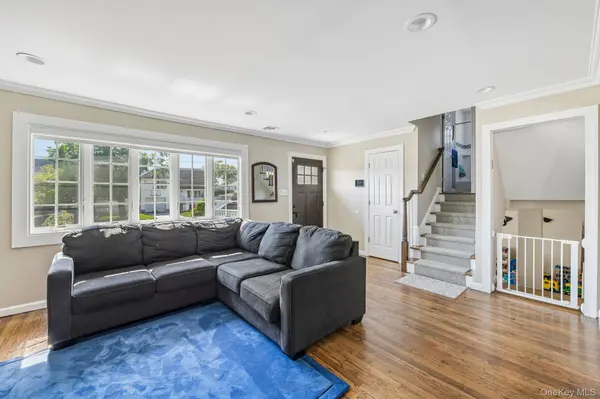 2821 Colonial AVE, Merrick, NY 11566
