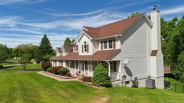 19 Aimee CT, Warwick, NY 10990