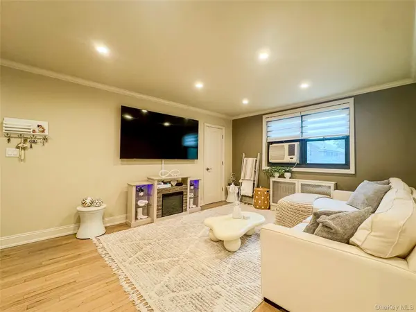 17-76 166 ST #Fl-2, Whitestone, NY 11357