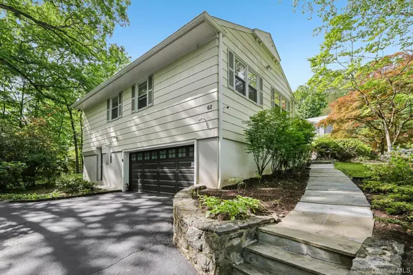 62 Mohegan RD, Larchmont, NY 10538