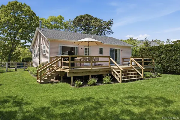 98 Peters LN, Westhampton, NY 11978