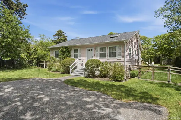 98 Peters LN, Westhampton, NY 11978