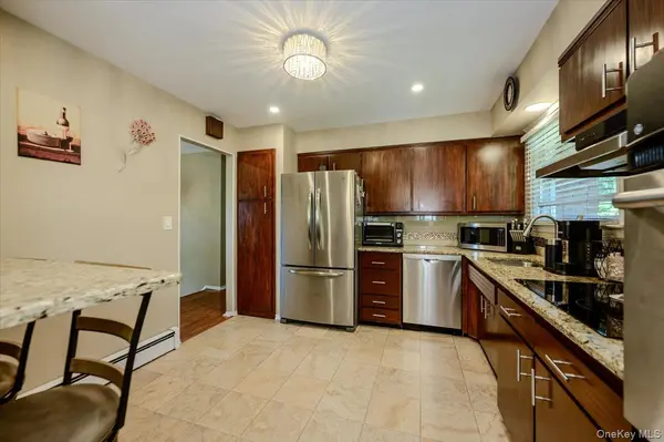 12 Northern Pkwy, Plainview, NY 11803